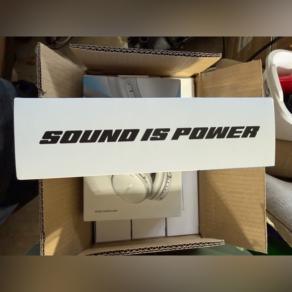 BOSE QUIETCOMFORT NOISE CANCELLING HEADPHONES 5V MOONLIGHT GREY BRAND NEW - Picture 3 of 5